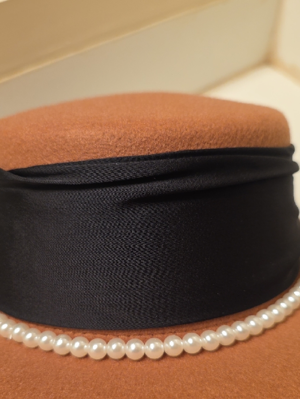 Pearl-Trim Brown Felt Women's Hat with Black Bow - Picture 5 of 9